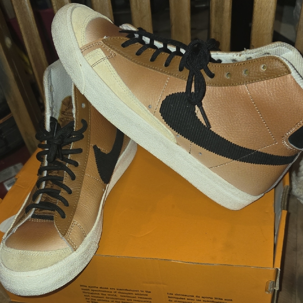 Womens Nike Sneakers - Brown and Cream